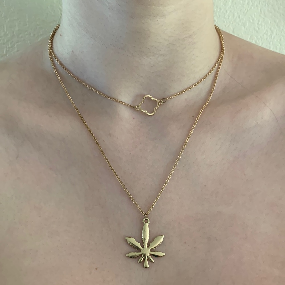 Double layer gold medallion & hemp leaf 16" necklace